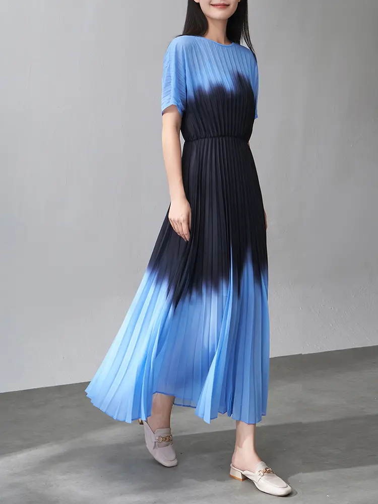 LANMREM French Style Gradient Blue Dress For Women 2025 Summer New Waist-Cinching Slimming  Vacation Pleated Long Dress 2DM1008