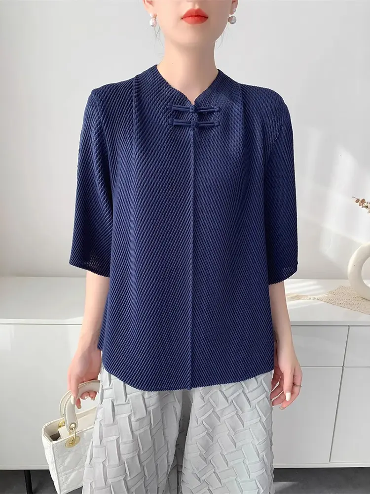 LANMREM Chinese Knot Button Design Stand Collar Fish Scale Pleated Women's T-shirt Summer 2025 New Slit Loose Tee Top 2DB3078