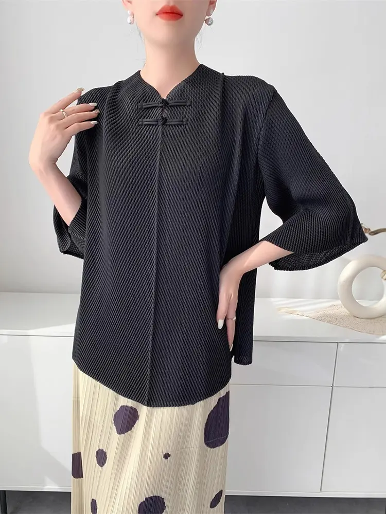 LANMREM Chinese Knot Button Design Stand Collar Fish Scale Pleated Women's T-shirt Summer 2025 New Slit Loose Tee Top 2DB3078