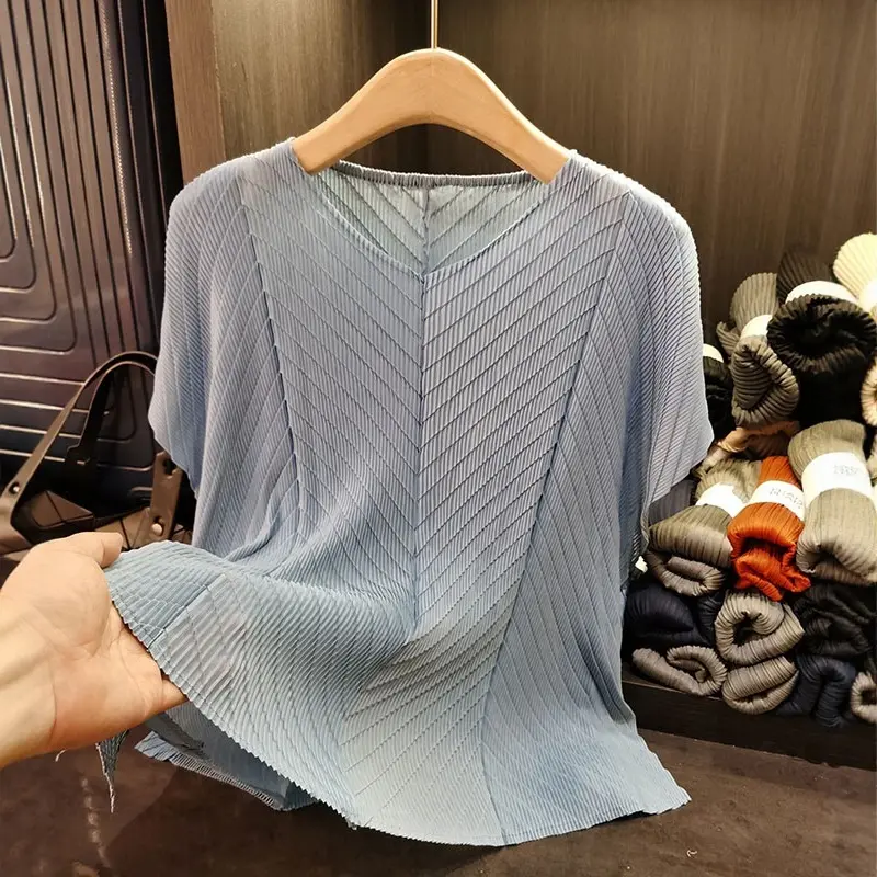 LANMREM Beige Pleated Top For Women 2025 New Versatile Temperament Loose Solid V-neck Short Sleeve Summer T-shirts Chic 2DB3209