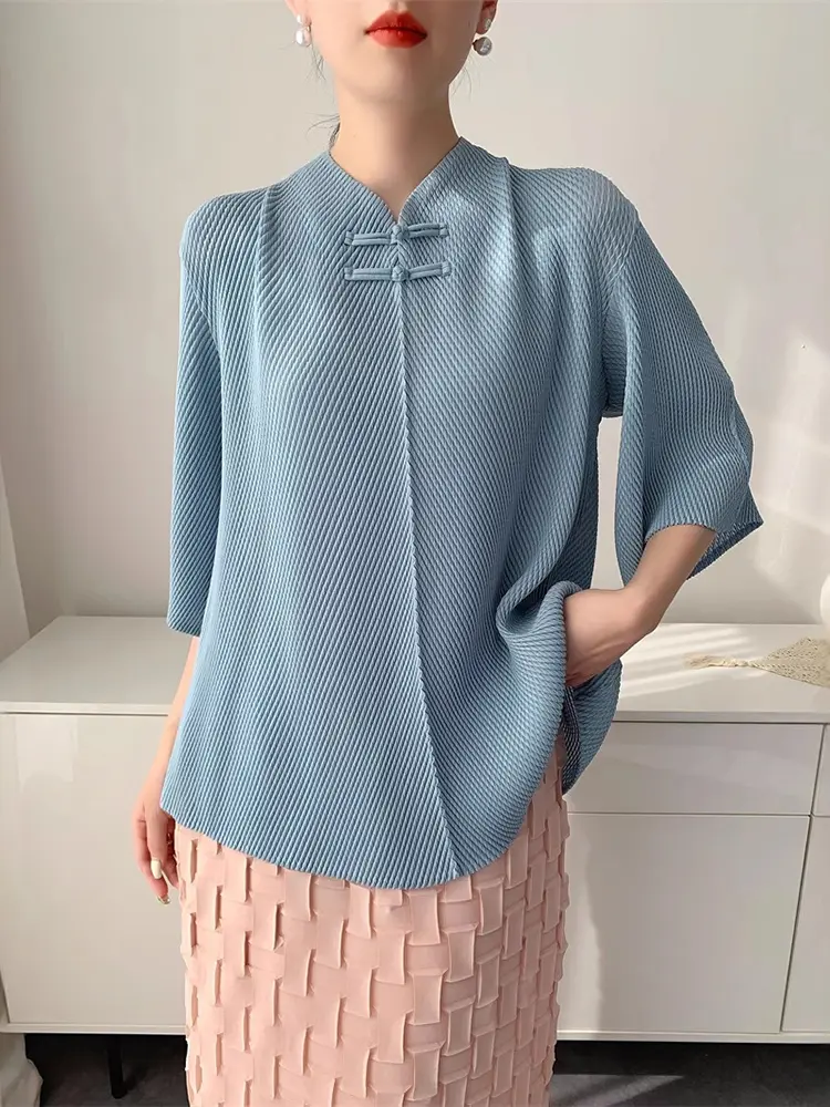 LANMREM Chinese Knot Button Design Stand Collar Fish Scale Pleated Women's T-shirt Summer 2025 New Slit Loose Tee Top 2DB3078