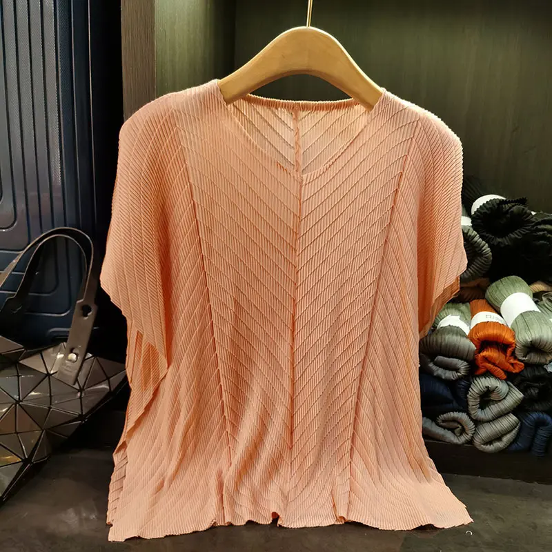 LANMREM Beige Pleated Top For Women 2025 New Versatile Temperament Loose Solid V-neck Short Sleeve Summer T-shirts Chic 2DB3209
