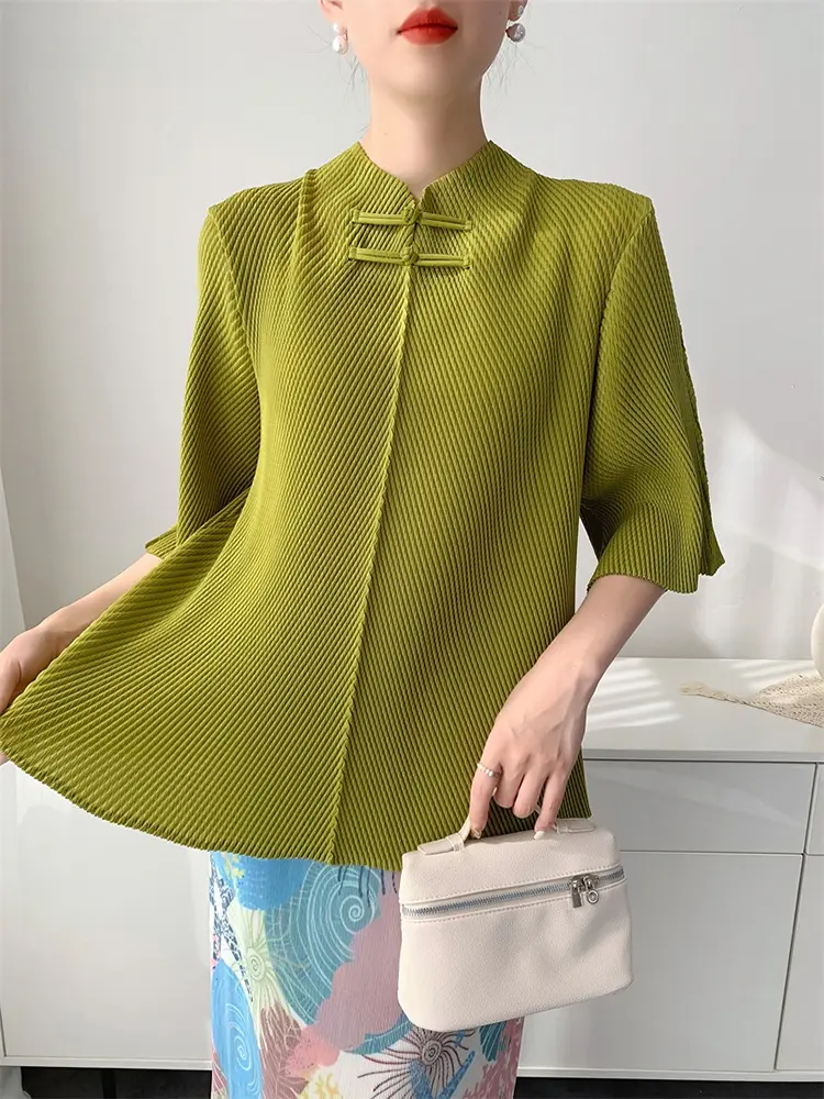LANMREM Chinese Knot Button Design Stand Collar Fish Scale Pleated Women's T-shirt Summer 2025 New Slit Loose Tee Top 2DB3078