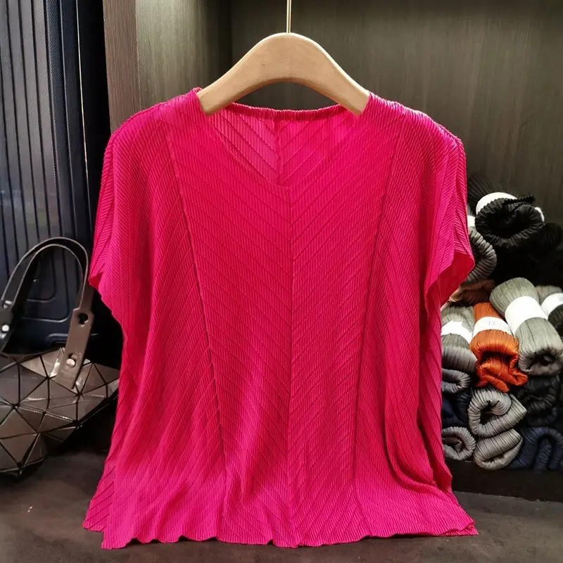 LANMREM Beige Pleated Top For Women 2025 New Versatile Temperament Loose Solid V-neck Short Sleeve Summer T-shirts Chic 2DB3209