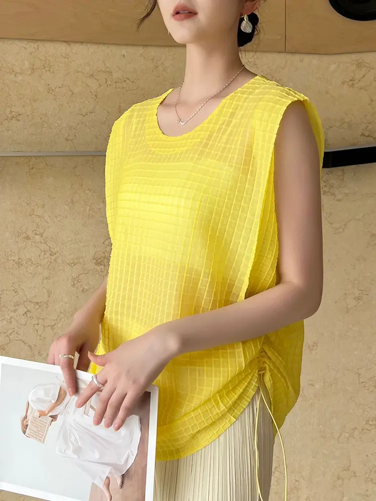 LANMREM Summer Pleated Sleeveless Women's T-shirt 2025 New Drawstring Waist Design Round Collar Slimming Tee Loose Tops 2DB2873