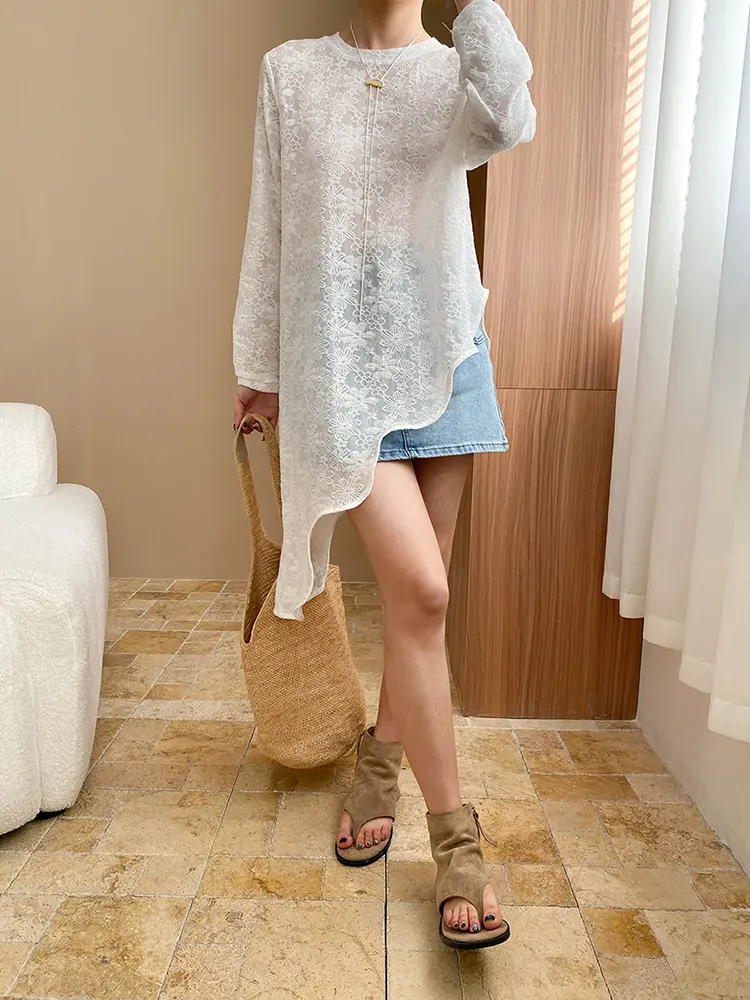LANMREM Irregular Hem Lace Jacquard Slightly Translucent Round Neck Loose Sun Protection Cover T-shirt Women's White Top 2DB3106