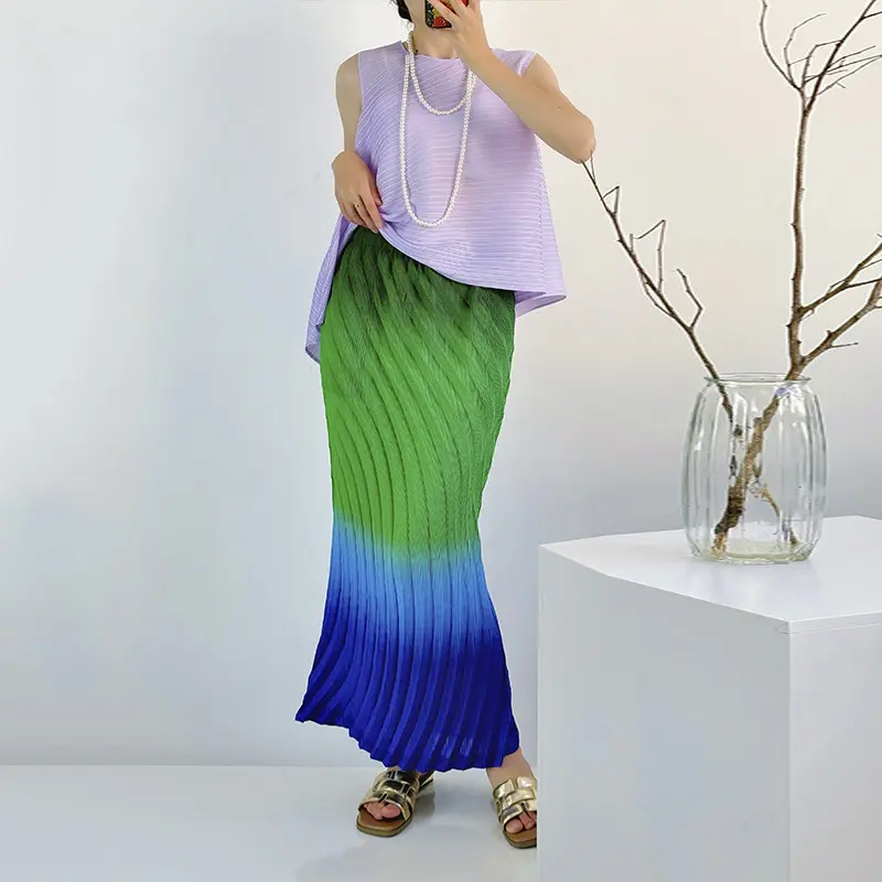 LANMREM Pleated Women's Elastic High Waist Skirt 2025 New High-end Rainbow Gradient Irregular Hand-pressed Skirts Chic 2DB4126