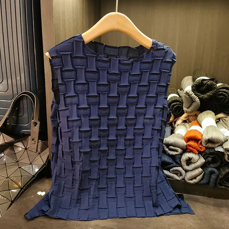 LANMREM Women's Summer Pleated Top New Irregular Fashion Versatile Sleeveless Square Grid Folded Design T-shirt Chic New 2DB3306