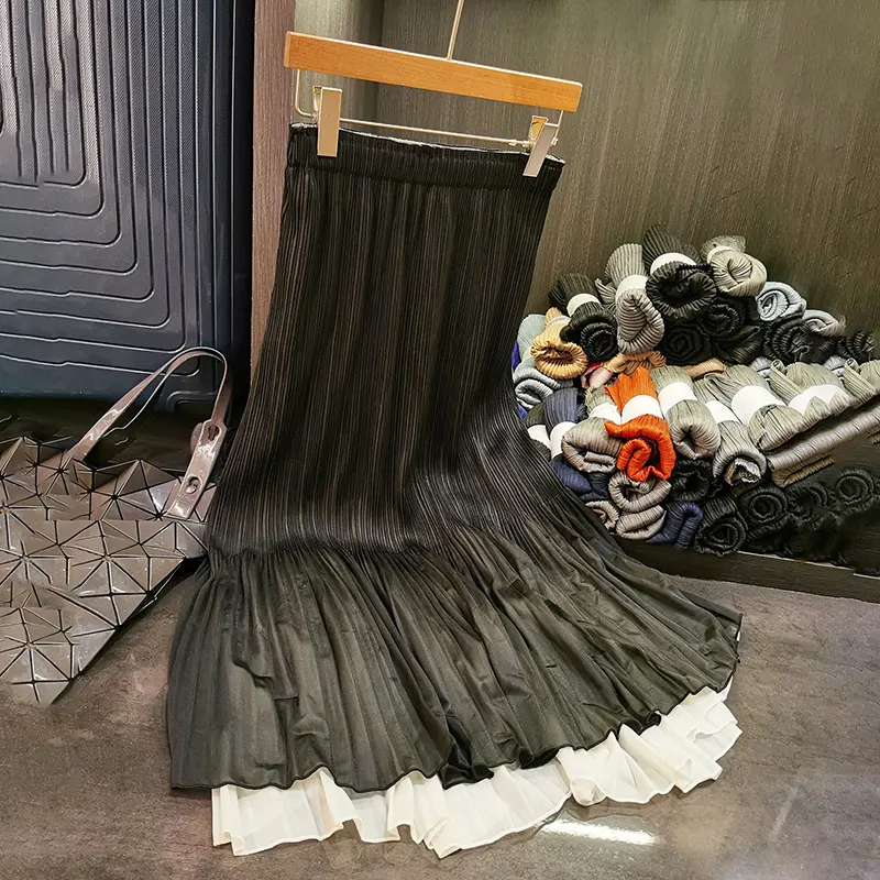 LANMREM French Style High-End Black Pleated Midi Skirt For Women 2025 Chic New Elegant Colorblock Patchwork Hem Skirts 2DB3763