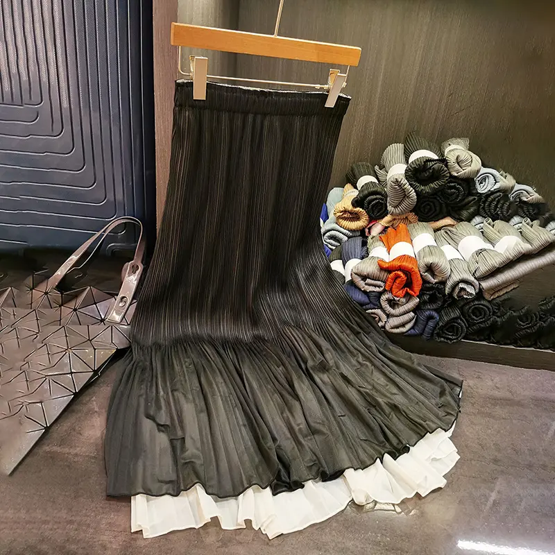 LANMREM French Style High-End Black Pleated Midi Skirt For Women 2025 Chic New Elegant Colorblock Patchwork Hem Skirts 2DB3763