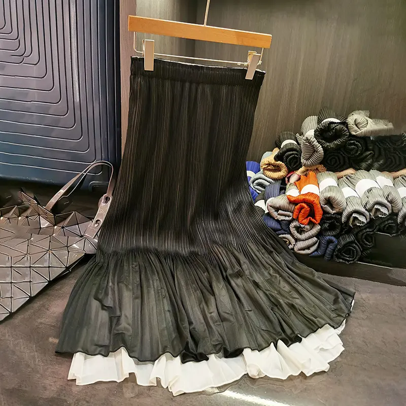 LANMREM French Style High-End Black Pleated Midi Skirt For Women 2025 Chic New Elegant Colorblock Patchwork Hem Skirts 2DB3763