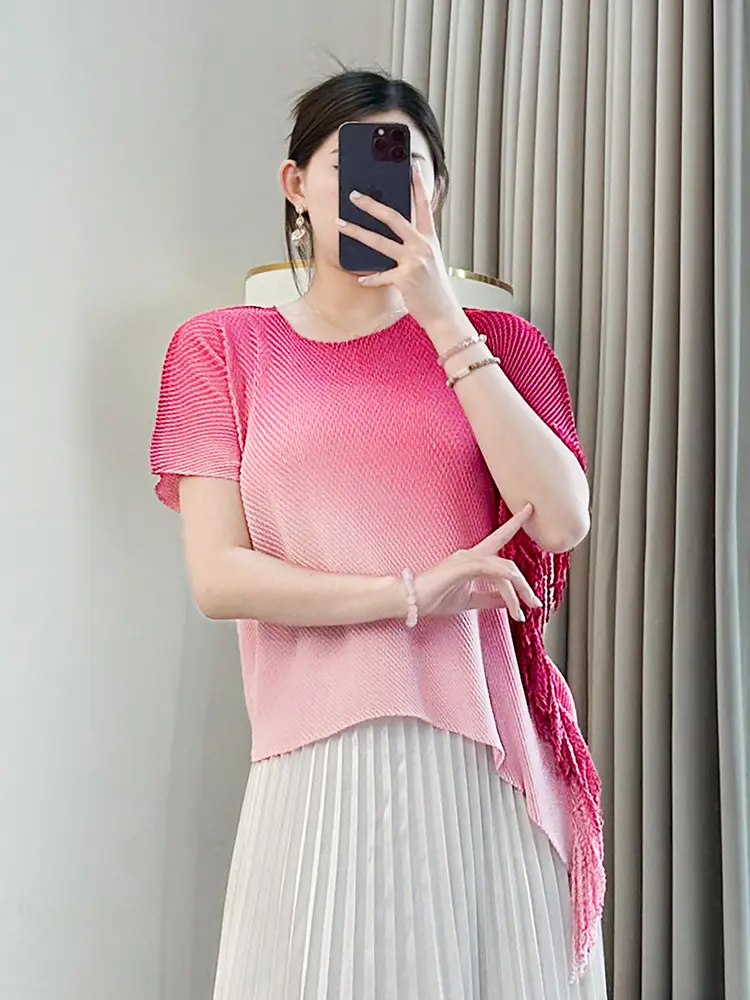 LANMREM Khaki Gradient Irregular Wrinkle T-shirt For Women 2025 New Round Collar Slim Chic Short Sleeve Pullover Tops 2DB3241