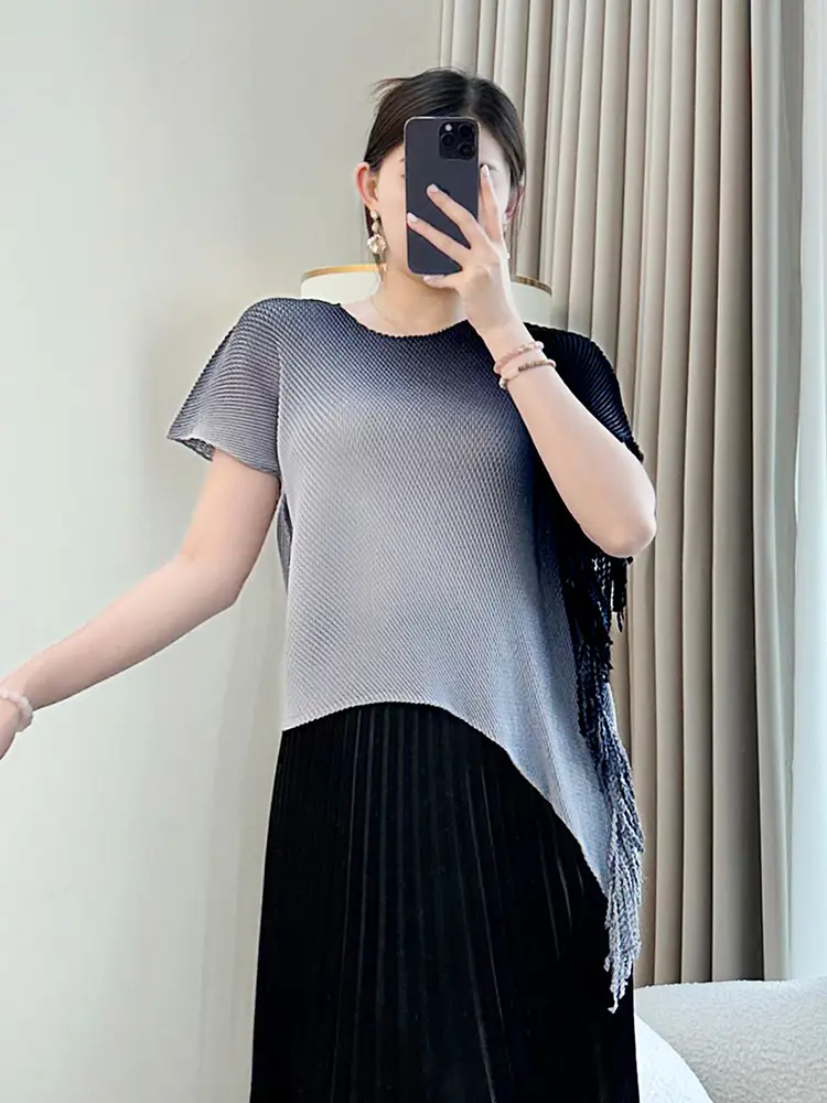 LANMREM Khaki Gradient Irregular Wrinkle T-shirt For Women 2025 New Round Collar Slim Chic Short Sleeve Pullover Tops 2DB3241