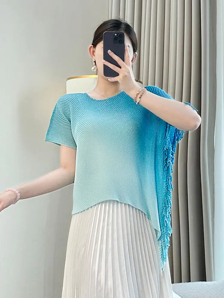 LANMREM Khaki Gradient Irregular Wrinkle T-shirt For Women 2025 New Round Collar Slim Chic Short Sleeve Pullover Tops 2DB3241