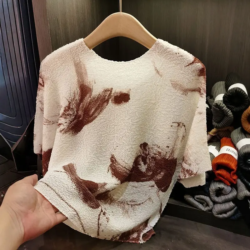 LANMREM High-end Short Sleeved Pleated T-shirt Summer 2025 New Ink Print Round Neck Women's Loose Casual Bat Sleeve Top 2DB3173