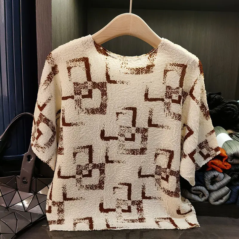 LANMREM Apricot Short Sleeved Pleated T-shirt 2025 New Women's Bat Sleeved Tee Summer Geometric Printed Loose Tops Chic 2DB3185