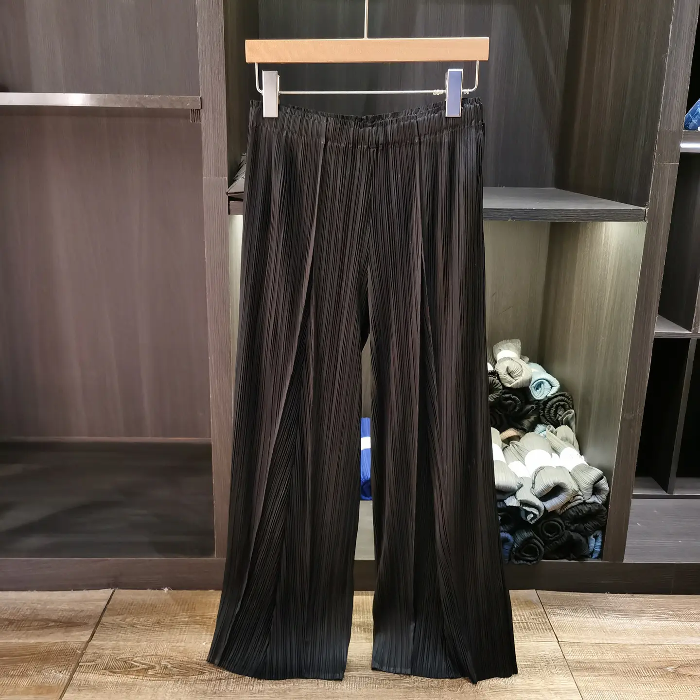 LANMREM Simple Solid Color Pleated Wide Leg Pants For Women Loose Casual High Waist Fashion Elastic Waist Trousers Chic 2DB3704