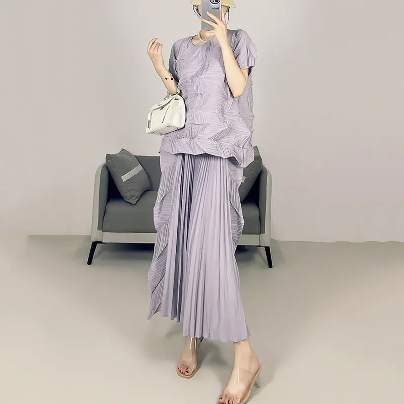 LANMREM Loose Purple Pleated Women's Two Pieces Set Round Collar Short Sleeve Pullover T-shirt And Elastic Waist Skirt 2DB3639