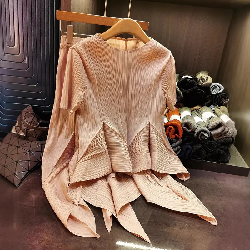 LANMREM Niche Chic Pleated Women's Two Pieces Set Bud Spliced Design Short Sleeve Top + Elastic Waist Irregular Skirts 2DB4021