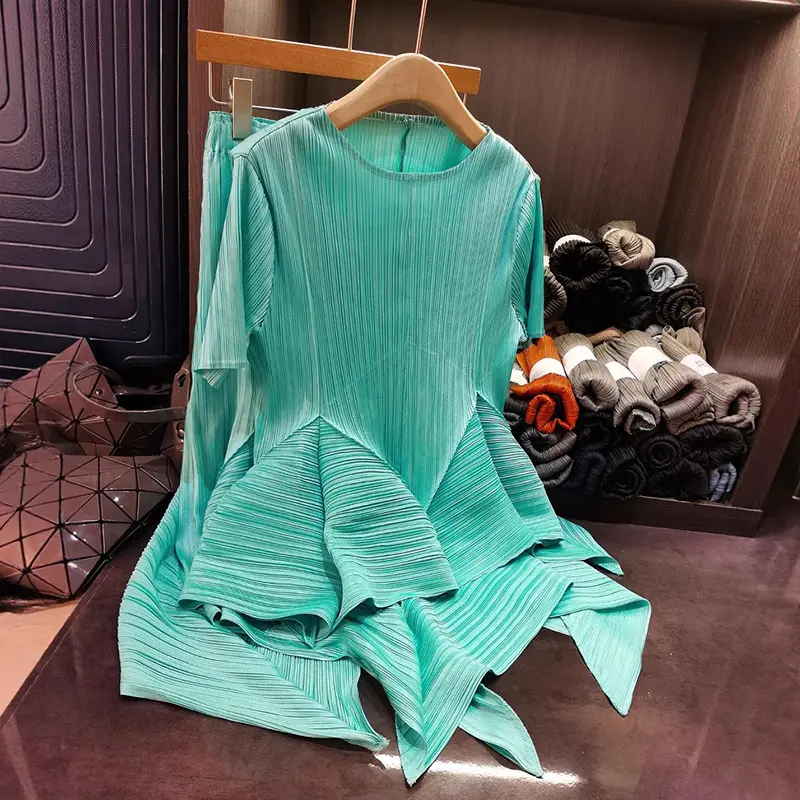 LANMREM Niche Chic Pleated Women's Two Pieces Set Bud Spliced Design Short Sleeve Top + Elastic Waist Irregular Skirts 2DB4021