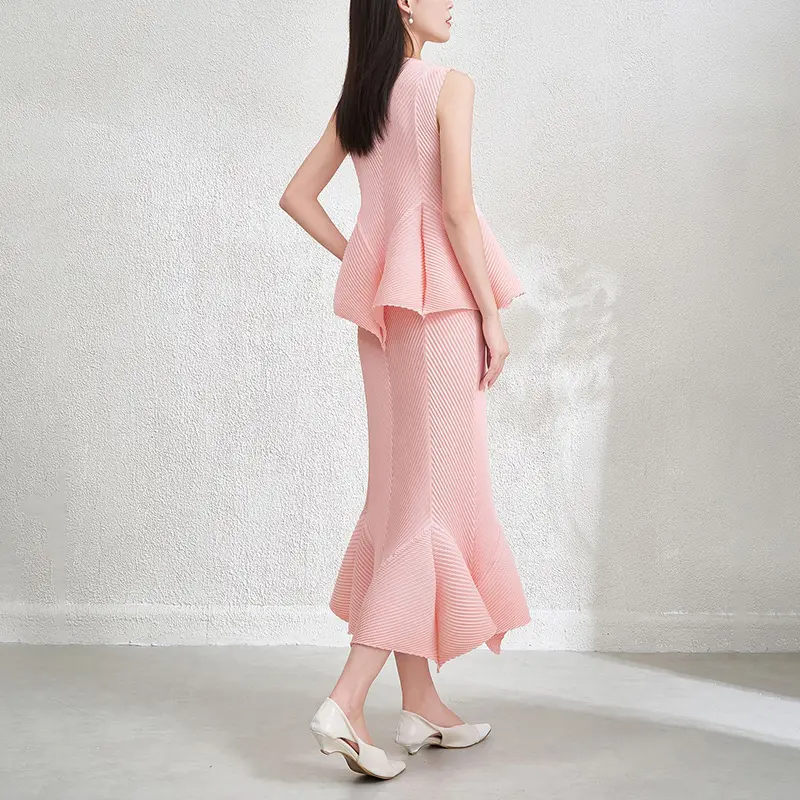 LANMREM High Quality Pleated Women's Two Pieces Set Chic Sleeveless Pullover Tank Top And Elastic Waist Irregular Skirt 2DB3856