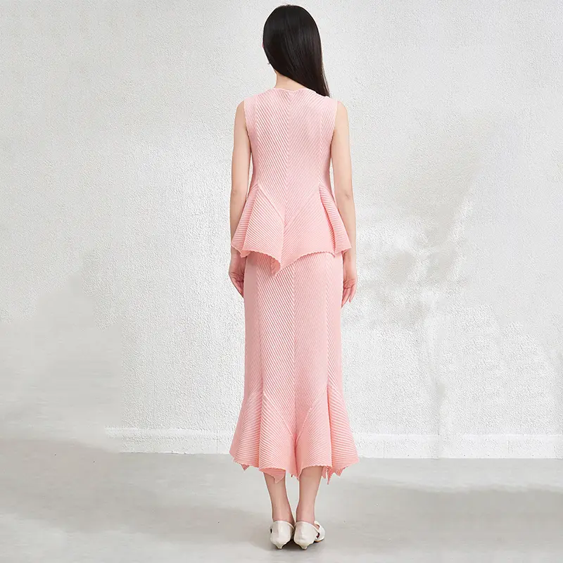 LANMREM High Quality Pleated Women's Two Pieces Set Chic Sleeveless Pullover Tank Top And Elastic Waist Irregular Skirt 2DB3856