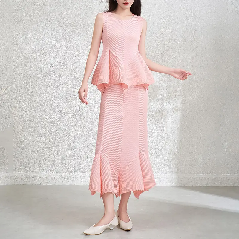 LANMREM High Quality Pleated Women's Two Pieces Set Chic Sleeveless Pullover Tank Top And Elastic Waist Irregular Skirt 2DB3856