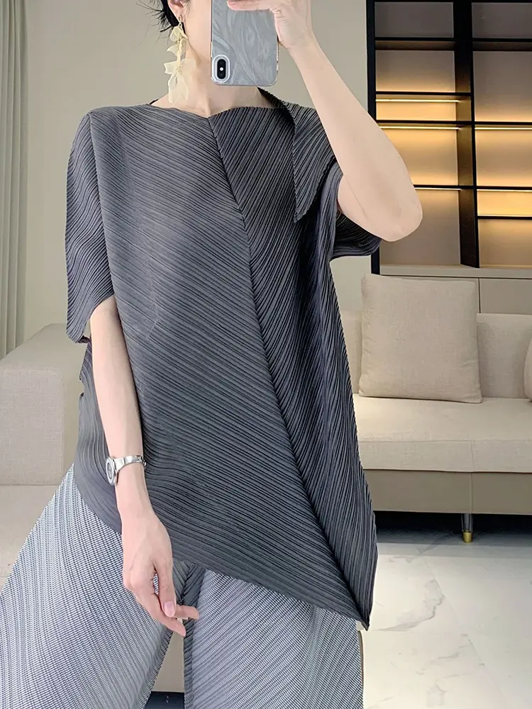 LANMREM Green Pleated Top 2025 Summer Design Irregular High-end Women's T-shirt Chic Elegant Casual Short Sleeve Tee 2DB3599