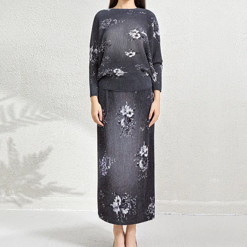 LANMREM Black Vintage Printting Pleated Women's Two Pieces Set Elastic Loose Batwing Sleeve T-shirt And Straight Skirt 2DB3962