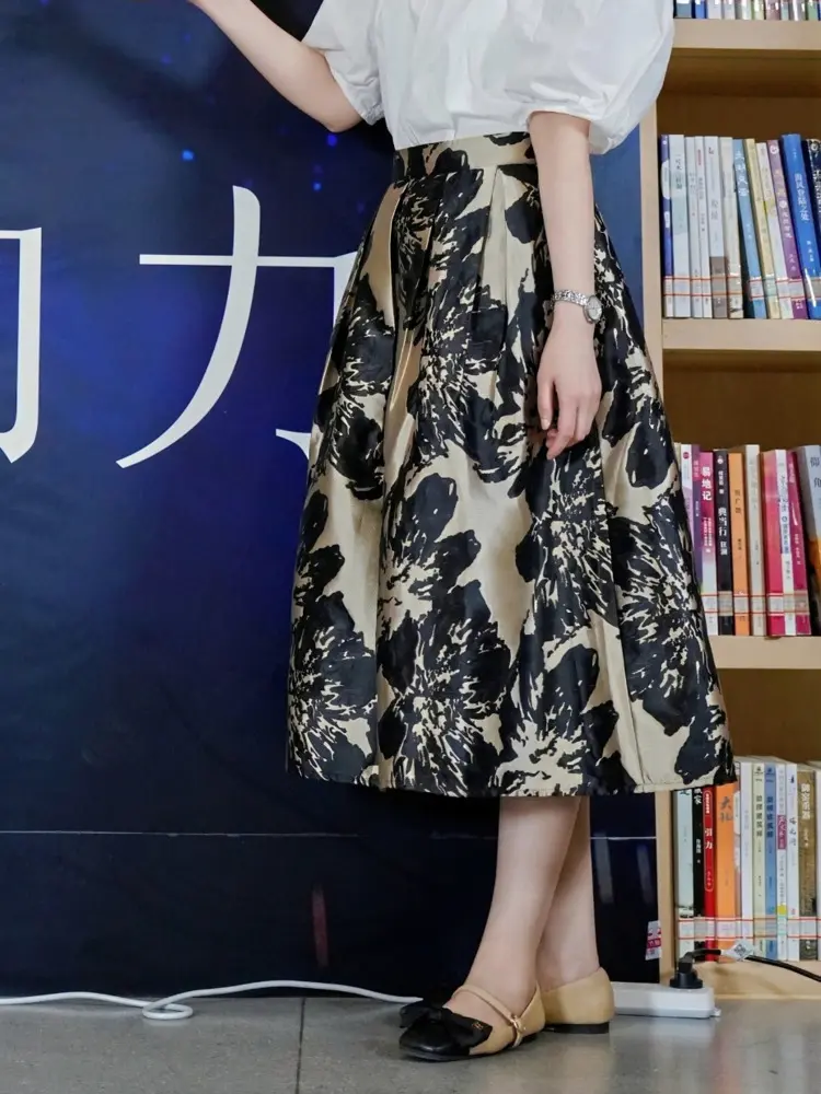 LANMREM French Vintage Jacquard Embroidered Medium Length Skirt For Women 2025 New High Waist Temperament A-line Skirtd 2DB3422