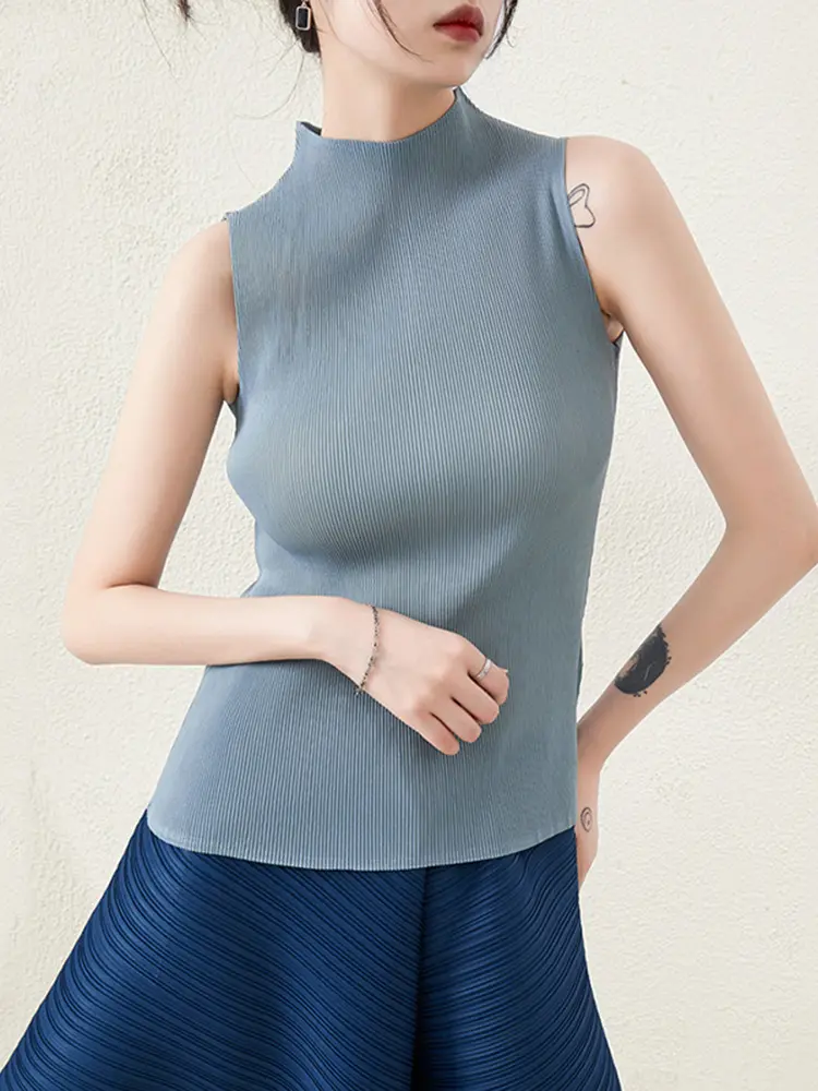 LANMREM Summer Black Pleated T-shirt For Women 2025 New High Neck Sleeveless Solid Color Thin Slim Shirt Top 2DM1025