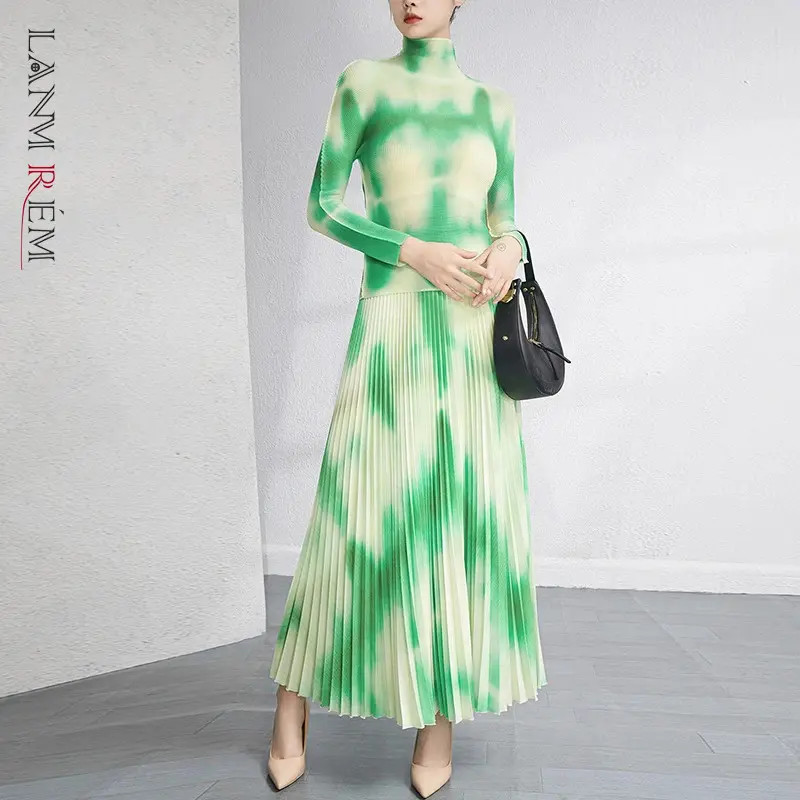 LANMREM Green Tie Dye Printting Pleated Women's Two Pieces Set Stand Collar Elastic Slim T-shirt And A-line Skirt Chic 2DB3794