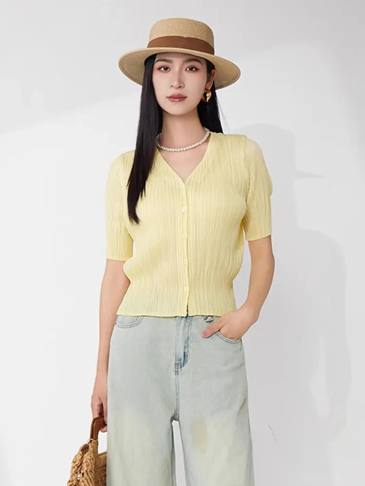 LANMREM Elastic Jacket 2025 New Loose Yellow Cardigan Temperament Pleated Short Sleeved Tops V Collar Single Breasted Clothes