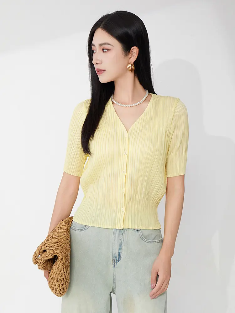 LANMREM Elastic Jacket 2025 New Loose Yellow Cardigan Temperament Pleated Short Sleeved Tops V Collar Single Breasted Clothes