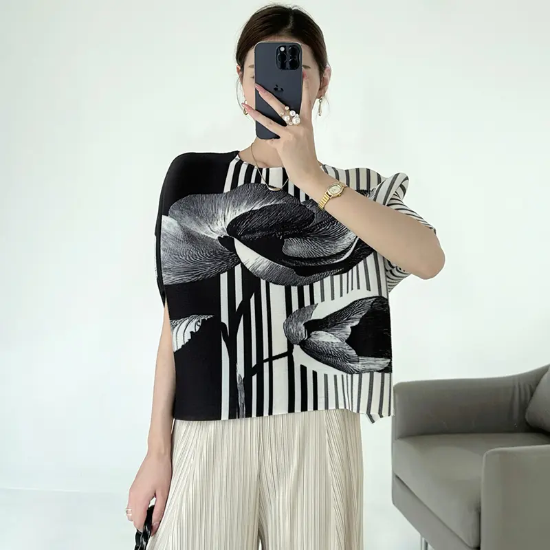 LANMREM 2025 Summer New Pleated O-neck Printed Women's T-Shirt Loose Simple Short Sleeve Puoover Top Elastic Loose Tee 2DB3810
