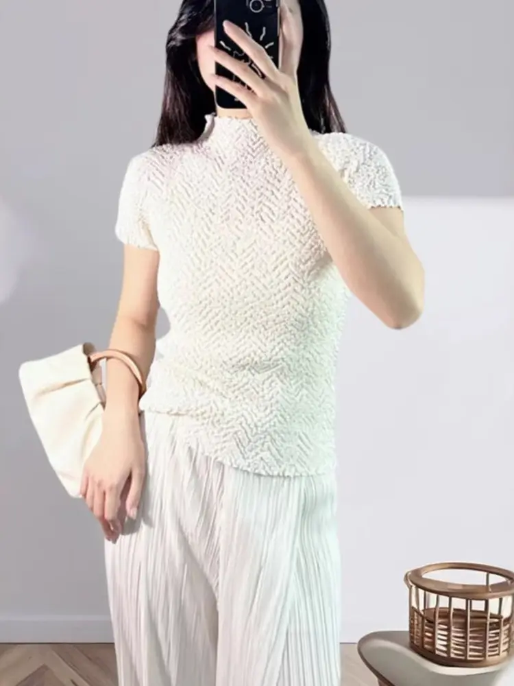 LANMREM 2025 Summer New Fashionable Stand Collar Pleated Texture Chic Short Sleeve T-shirt For Women Ealstic Slim Top 2DB3417