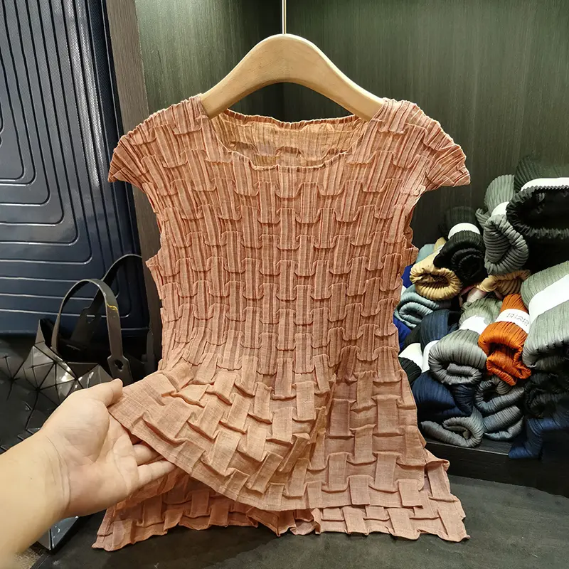 LANMREM Summer O-neck Sleeveless Women's Pleated T-shirt 2025 New Design Fashion Elastic Slimming Checkered Pleated Top 2DB3676