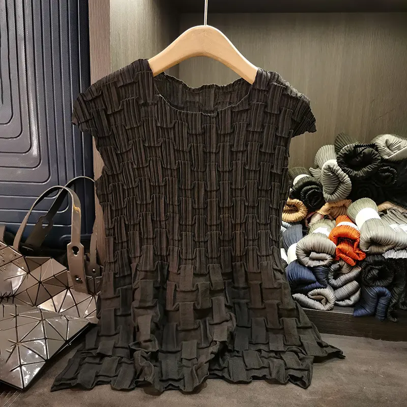 LANMREM Summer O-neck Sleeveless Women's Pleated T-shirt 2025 New Design Fashion Elastic Slimming Checkered Pleated Top 2DB3676