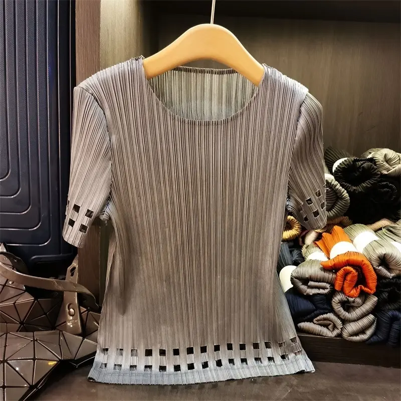 LANMREM Summer New Pleated Design Elastic Round Neck Top Women's 2025 Chic Loose Casual Hollow Out Short Sleeve T-shirt 2DB4028