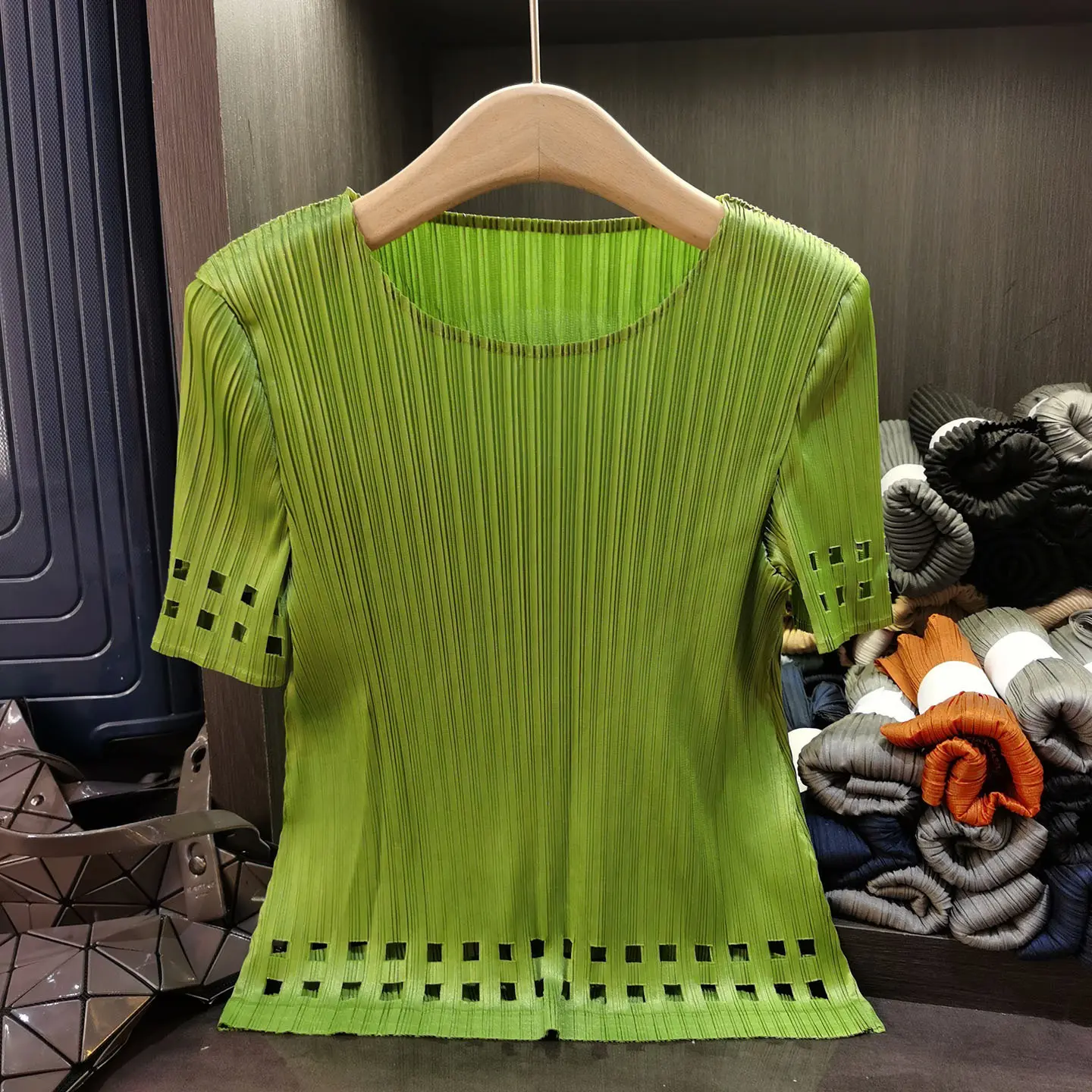 LANMREM Summer New Pleated Design Elastic Round Neck Top Women's 2025 Chic Loose Casual Hollow Out Short Sleeve T-shirt 2DB4028