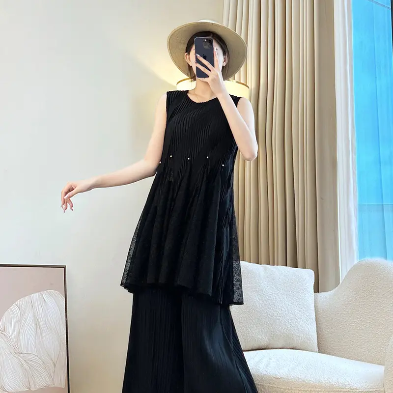 LANMREM Black Beading Design Pleated Women's Tank Top Elastic Loose Sleeveless Round Collar Folded Long T-shirts Chic 2DB3987