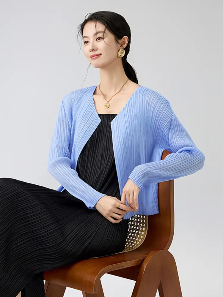 LANMREM Blue Pleated Cardigan Coat For Women V Collar Long Sleeve Short Jackets Lightweight Summer Sun-proof Clothing 2DB3151