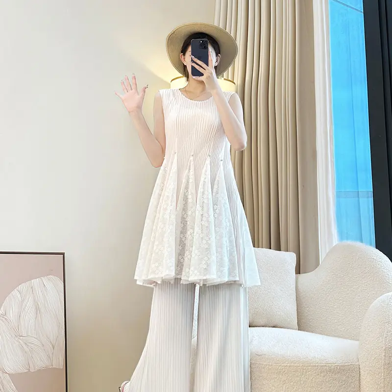 LANMREM Black Beading Design Pleated Women's Tank Top Elastic Loose Sleeveless Round Collar Folded Long T-shirts Chic 2DB3987