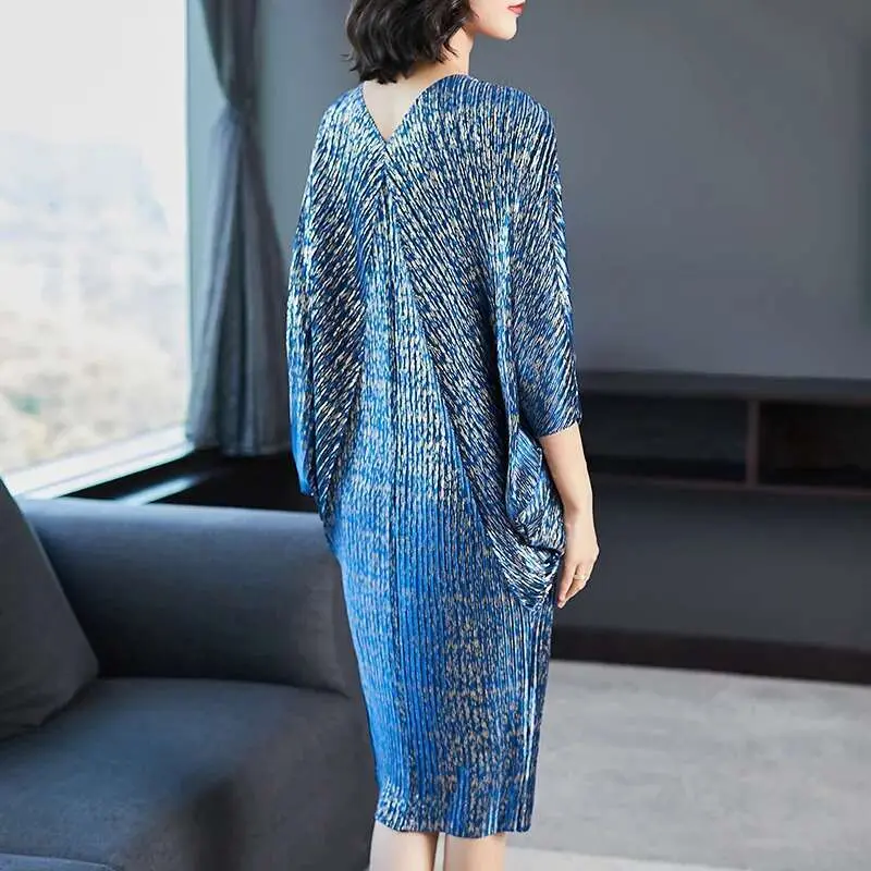 LANMREM 2025 High Quality New Fashion V Collar Pleats Batwing Sleeve Loose Dress For Women Print Clothing Vestido YE853