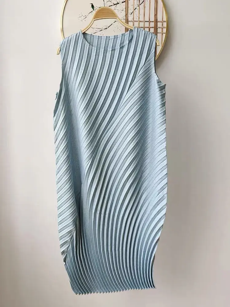LANMREM Niche Chic Irregular Sleeveless Pleated Dress For Women 2025 New Round Collar Loose Casual Summer White Dresses 2DB3199