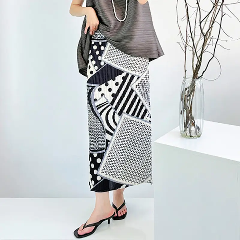 LANMREM Niche Black And White Geometric Printting Pleated Skirt For Women 2025 Chic New High-end Beanie Straight Skirts 2DB4103