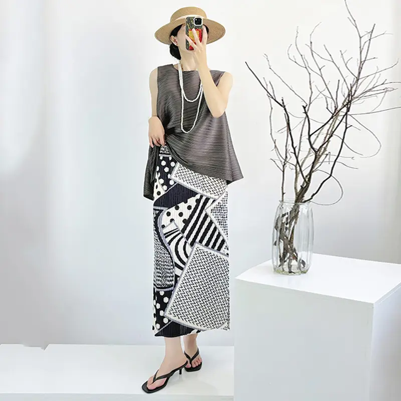LANMREM Niche Black And White Geometric Printting Pleated Skirt For Women 2025 Chic New High-end Beanie Straight Skirts 2DB4103