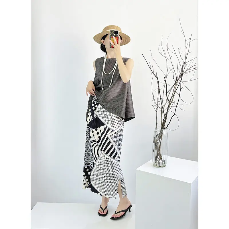LANMREM Niche Black And White Geometric Printting Pleated Skirt For Women 2025 Chic New High-end Beanie Straight Skirts 2DB4103