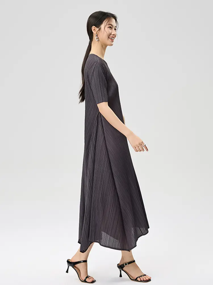 LANMREM 2025 New Round Neck Short Sleeved Irregular Hem Pleated Dress Chic Loose Elastic Slimming Grey Women's Dresses 2DB3420