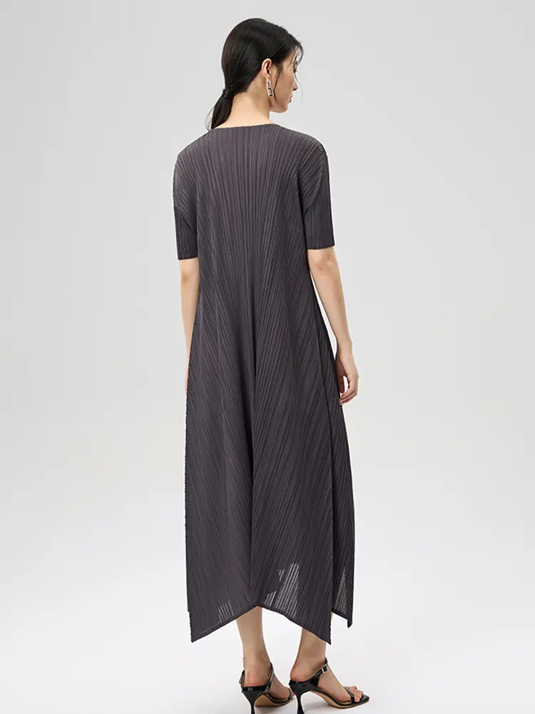 LANMREM 2025 New Round Neck Short Sleeved Irregular Hem Pleated Dress Chic Loose Elastic Slimming Grey Women's Dresses 2DB3420